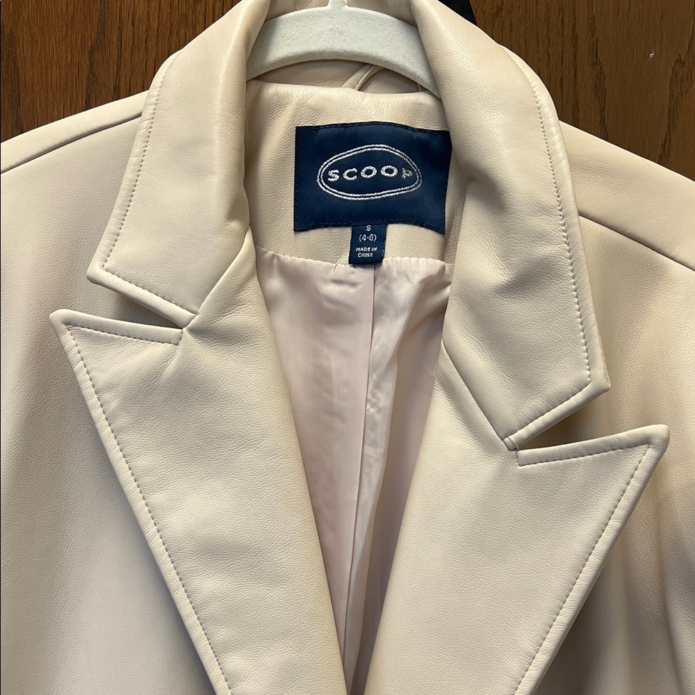 Scoop Women's Elegant Cream Blazer